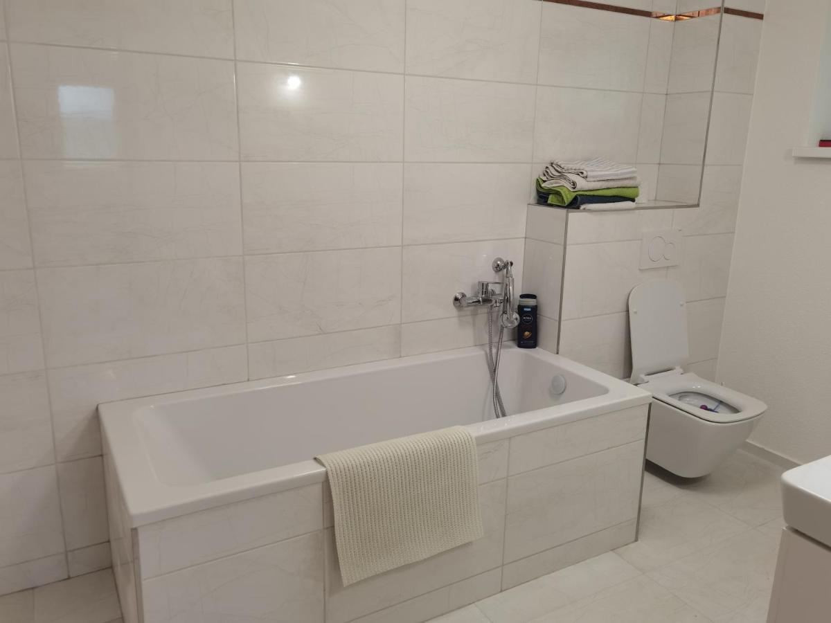 شقة Sunset House Piestany Cervena Veza Banka المظهر الخارجي الصورة