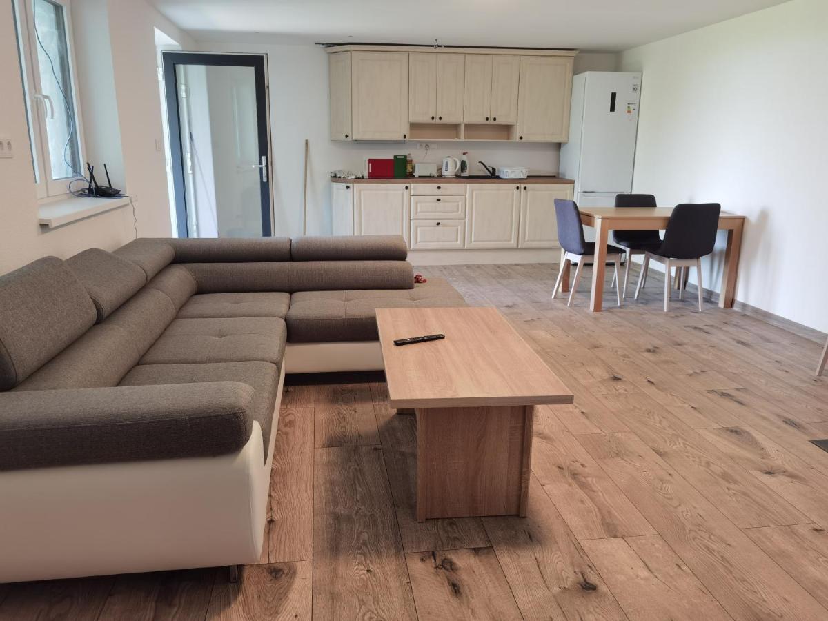 شقة Sunset House Piestany Cervena Veza Banka المظهر الخارجي الصورة
