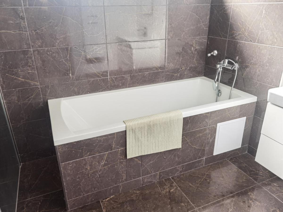 شقة Sunset House Piestany Cervena Veza Banka المظهر الخارجي الصورة